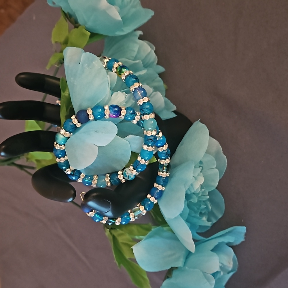 NWOT Multi Color Blue Memory Wire Bracelet  -  1033